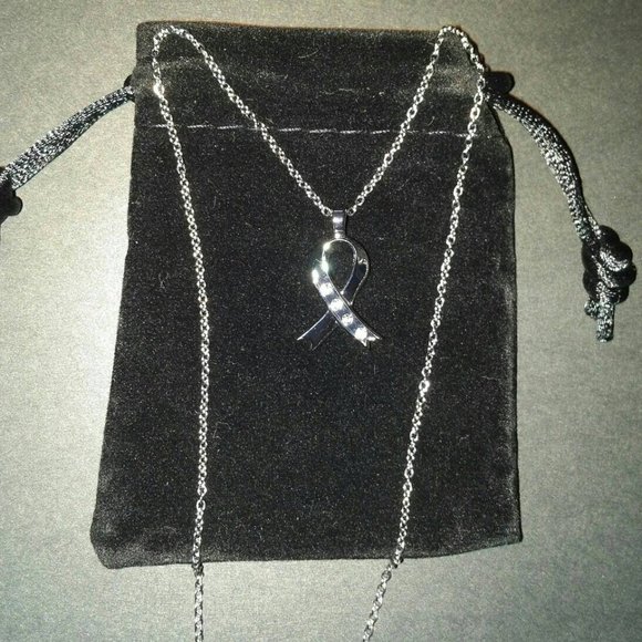 NEW Silver 925 Necklace with Ribbon Pendant, Clear Swarovski Crystals - Picture 3 of 7